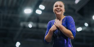 Ein unbezahlbarer Moment: Meolie Jauch unmittelbar nach ihrer Kür am Stufenbarren. Die 18-jährige Schönaicherin ist tatsächlich Deutsche Meisterin.