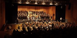 240 Aktive waren an der Urauffuehrung des Biennale-Oratoriums „Unter dem Morgenstern“ beteiligt.