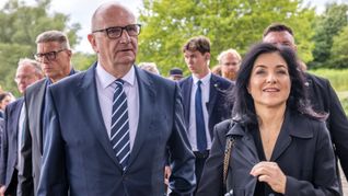 Brandenburgs Ministerpräsident Dietmar Woidke (SPD) erhofft sich von der Bundesregierung mehr Anstrengungen zur Senkung der Stromkosten (Archivbild).