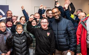 Der ehemalige deutsche Nationalspieler hatte sichtlich Spaß bei seinem Besuch im Tennental. Bild: Schmidt