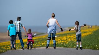 Mehr Zeit mit der Familie und mit Freunden - das nehmen sich viele Menschen für 2026 vor. (Symbolbild)