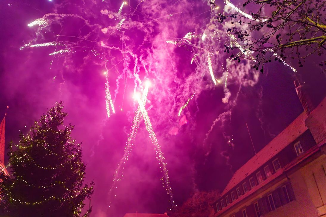 Holzgerlingen hat mit einem zentralen, professionellen Feuerwerk ins neue Jahr gefeiert.